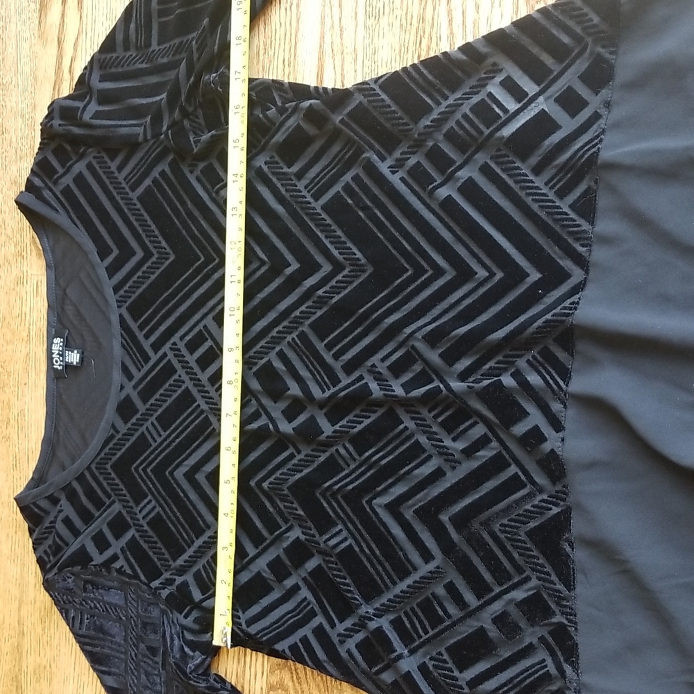 (M) Jones New York Velvet Detailed Slightly Sheer Top 3/4 Length Sleeves - Picture 6 of 10